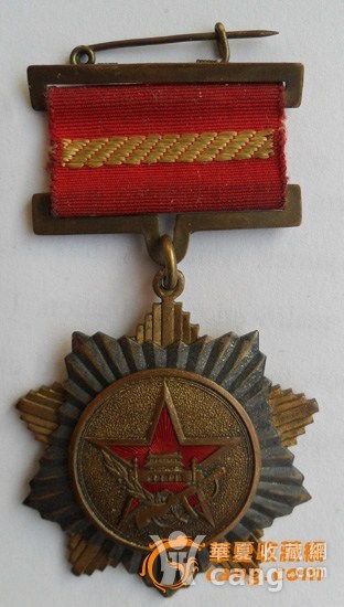 徽章 身份、记忆与荣耀的方寸印记