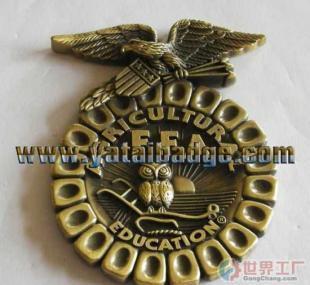 金属工艺品的魅力 批发订做徽章、胸章与纪念币的无限可能
